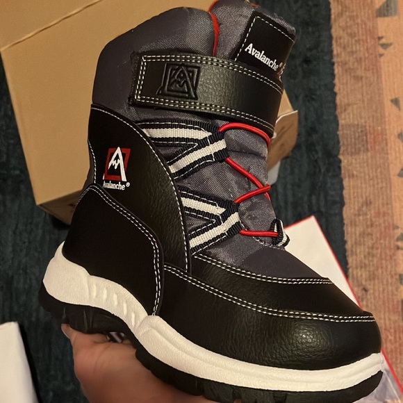 9 Little kids. Avalance snow boots. New, never worn. - Picture 8 of 9
